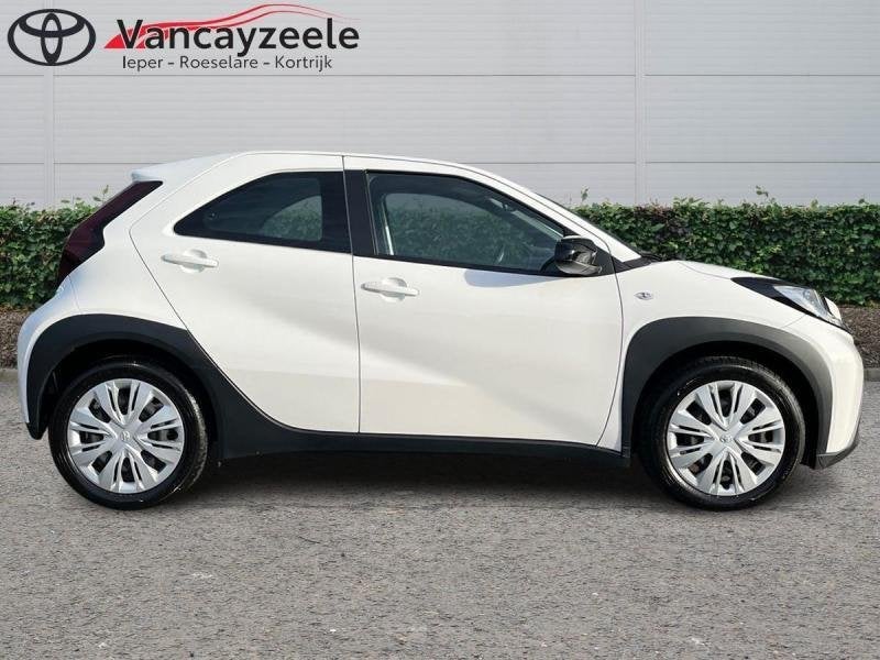 Toyota Aygo play+cam+dab+carplay+androidauto, 72 pk, Wit, Handgeschakeld, 5 deurs