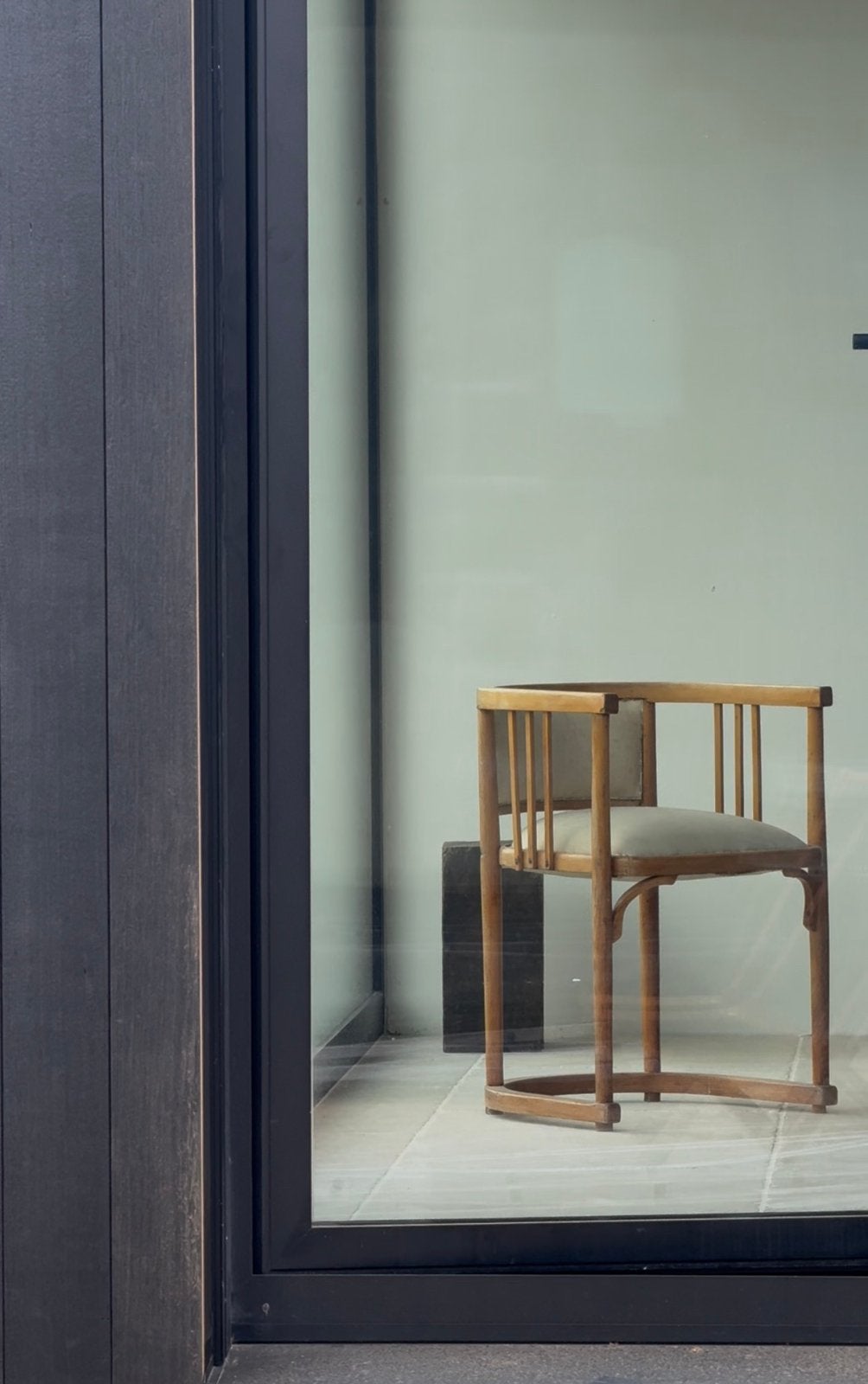 Iconische Fledermaus Bauhaus fauteuil Josef Hoffmann Thonet, Huis en Inrichting, Ophalen, Zo goed als nieuw, Stof