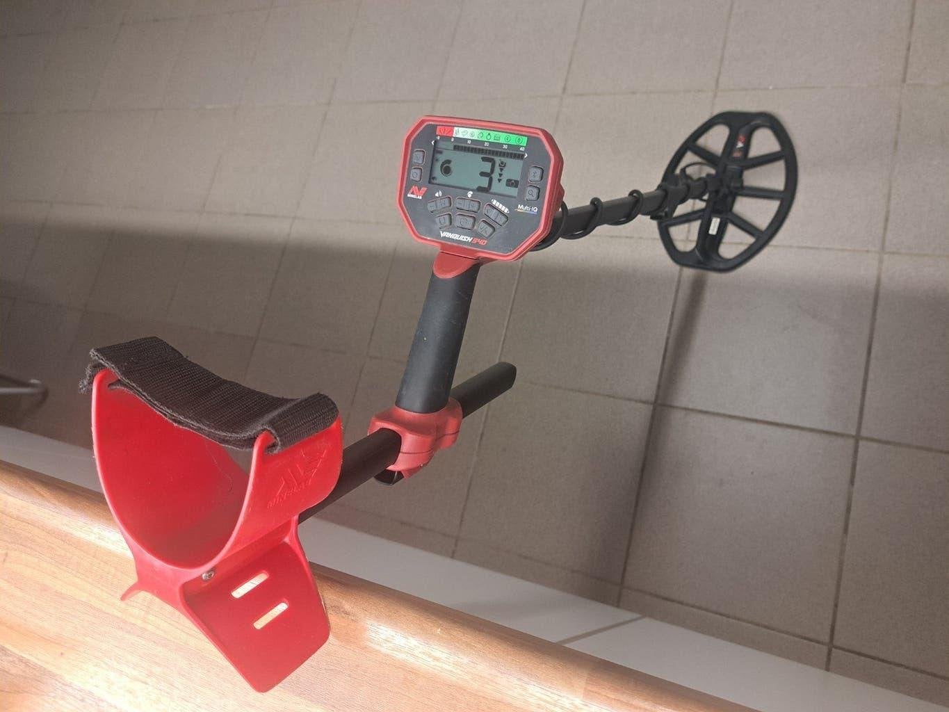 Détecteur de métaux Minelab VANQUISH 540 +nouveaux écouteurs, Hobby & Loisirs créatifs, Plus de 30 cm, Enlèvement ou Envoi, Discrimination dans la détection de métaux
