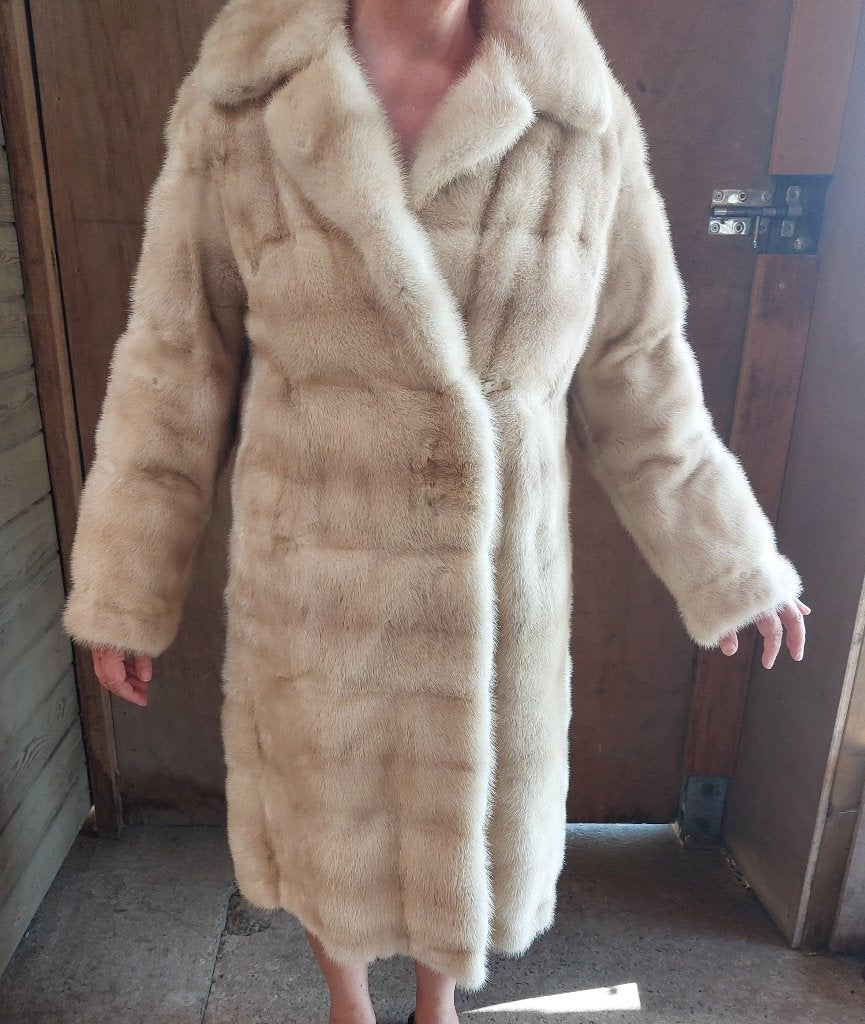Authentieke nertsbontjas, Kleding | Dames, Jassen | Winter, Ophalen of Verzenden, Zo goed als nieuw, Maat 38/40 (M), Beige