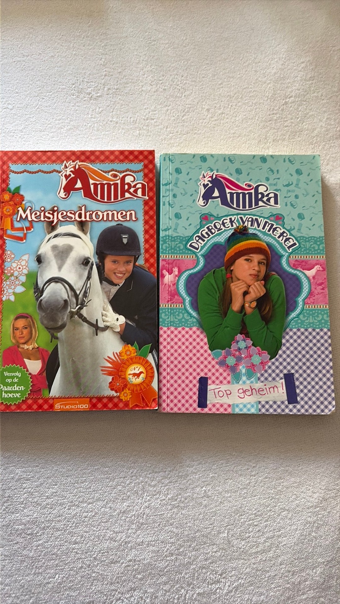 2 Boeken van Amika, Boeken, Ophalen, Zo goed als nieuw, Non-fictie