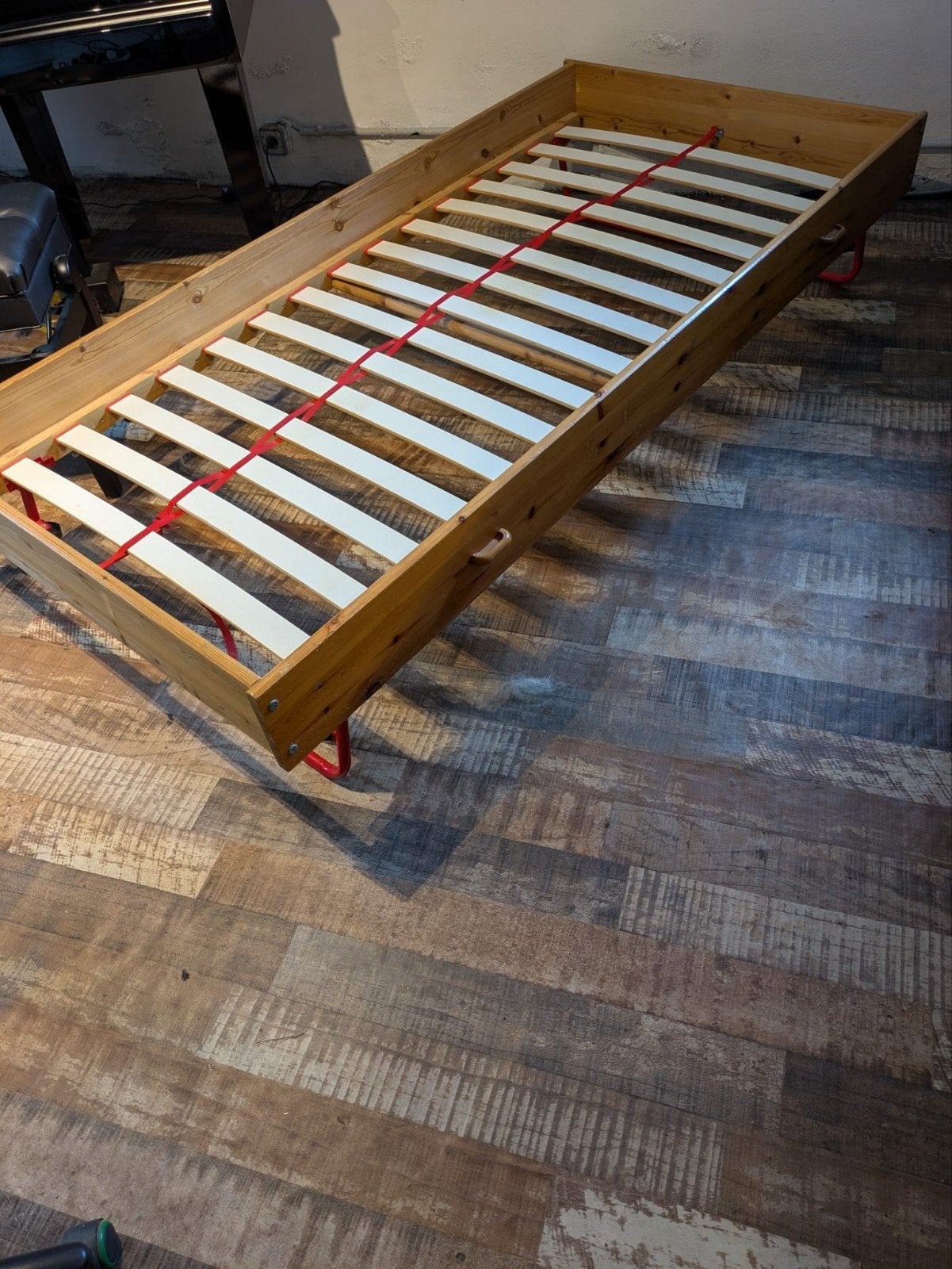 Logeer bed., Enlèvement