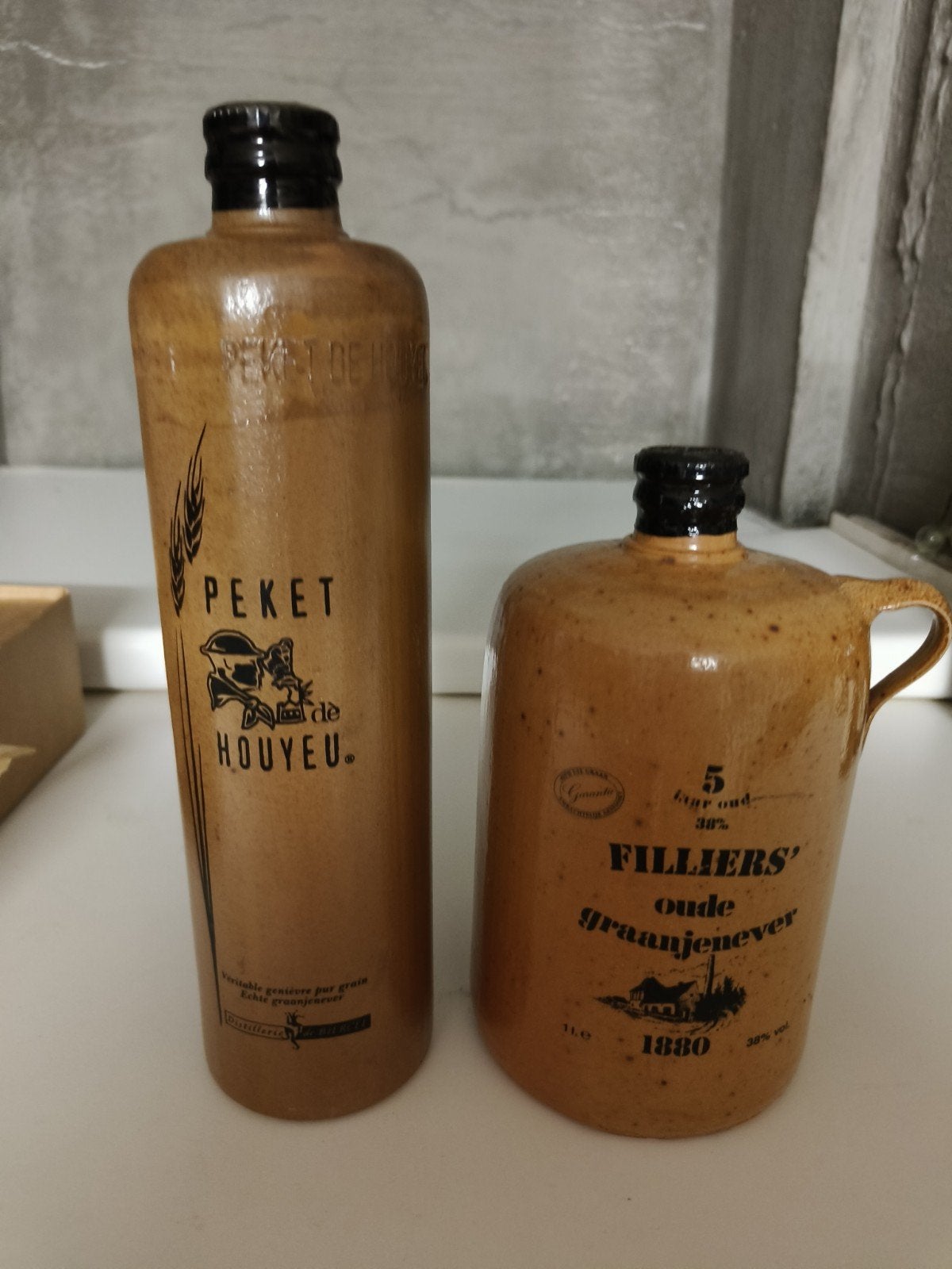 2 stenen kruiken Jenever - Filliers 5j & Peket dè Houyeu, Autres régions, Pleine, Comme neuf, Enlèvement