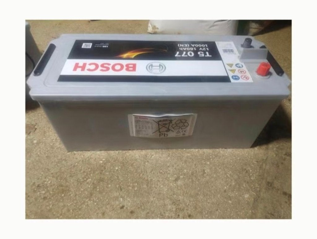 Batterie neuve Bosch 12V 180Ah, Autos : Pièces & Accessoires, Pièces camion, Enlèvement