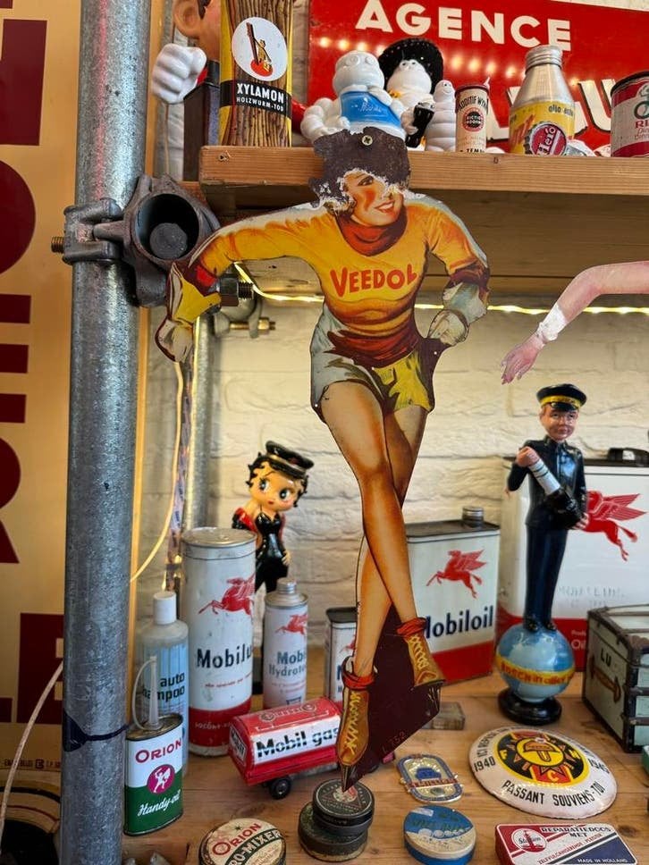 Vintage Veedol  Reclamebord - Jaren '50 Pin-up, Antiek en Kunst, Curiosa en Brocante