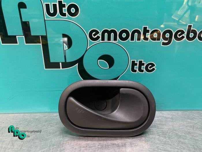 Poignée portière 2portes droite d'un Renault Twingo (Twing, Autos : Pièces & Accessoires, Renault, -, 3 mois de garantie, Utilisé