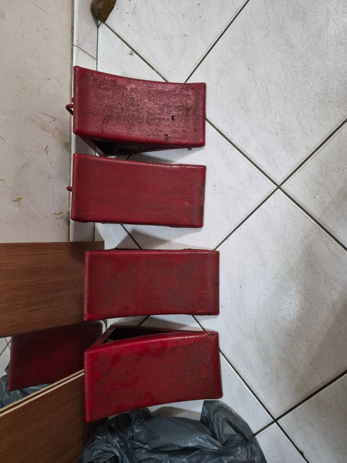 zwaardere metalen wielstoppers, Enlèvement