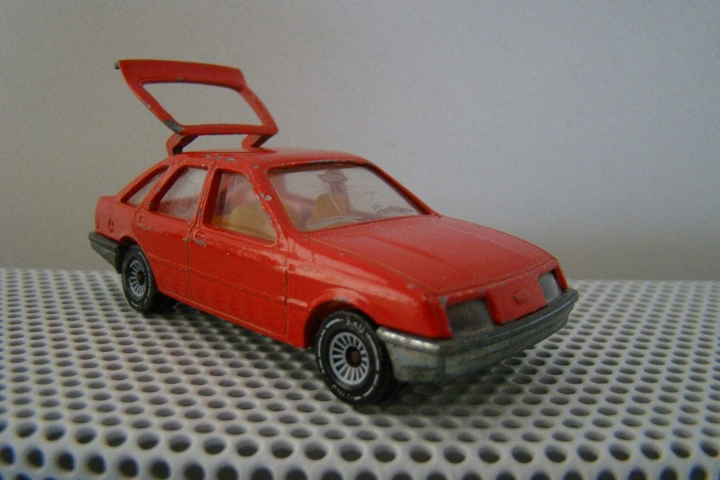 Ford Sierra 2,3 Ghia rouge, Siku - voiture en métal, Enlèvement ou Envoi, Voitures