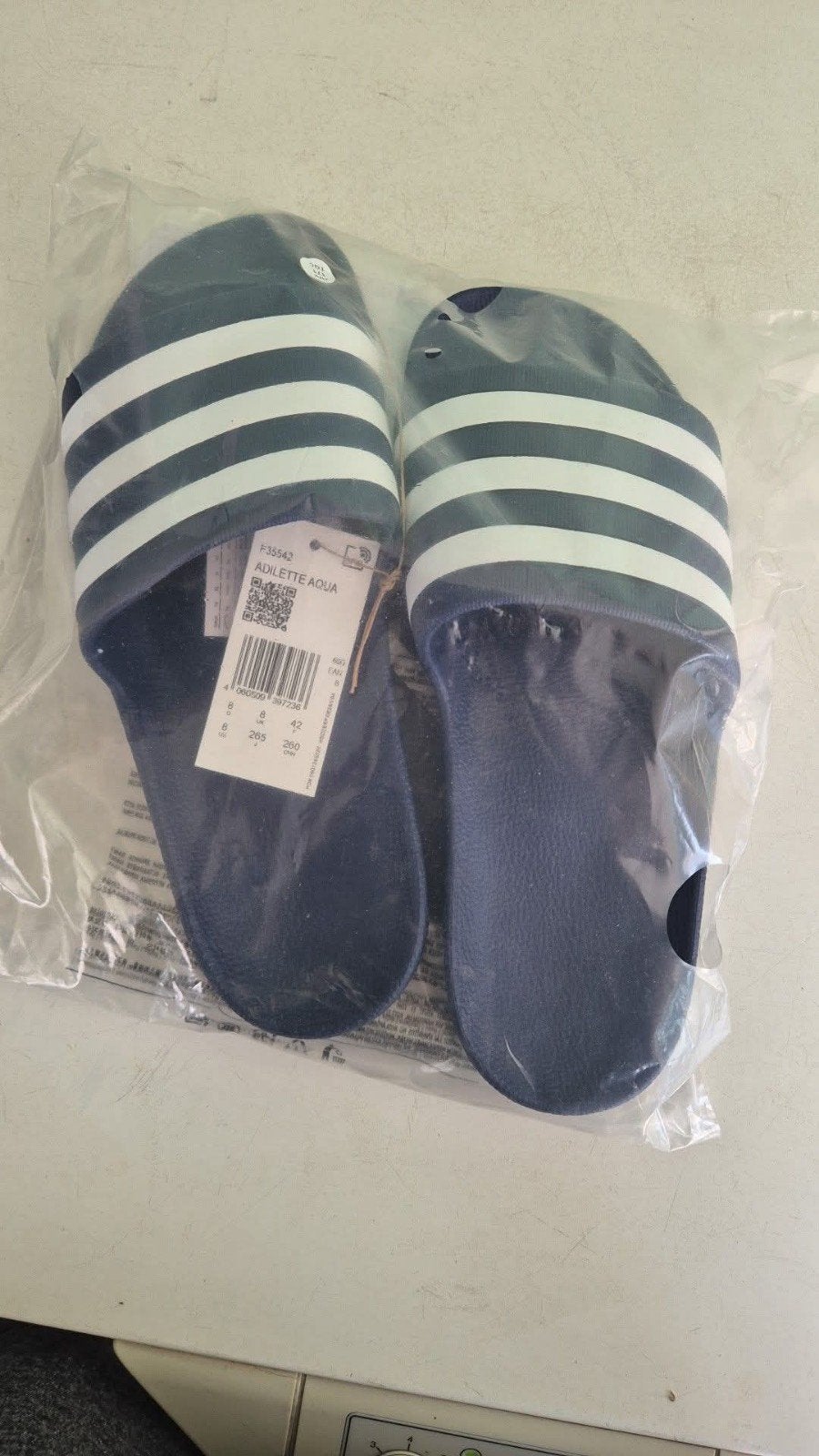 Adidas badslippers maat 42 Nieuw, Kleding | Heren, Badmode en Zwemkleding, Ophalen