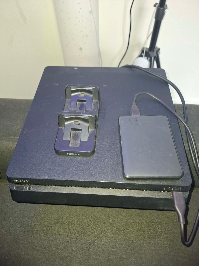 Playstation 4 1TB geheugenschijf met 1 bakje, Consoles de jeu & Jeux vidéo, Consoles de jeu | Sony PlayStation 4, 500 GB, Avec 1 manette