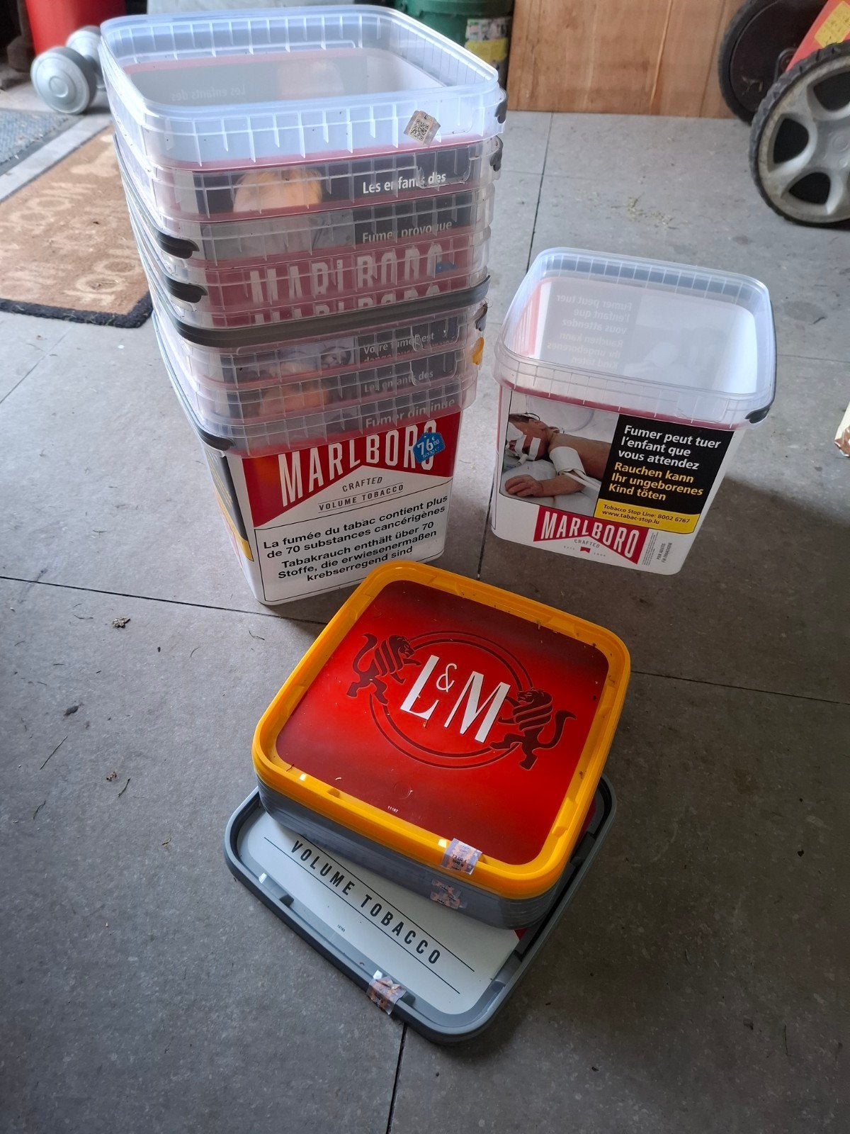 9a10 pots à tabac vides... pour tout le monde ? région 9550, Enlèvement
