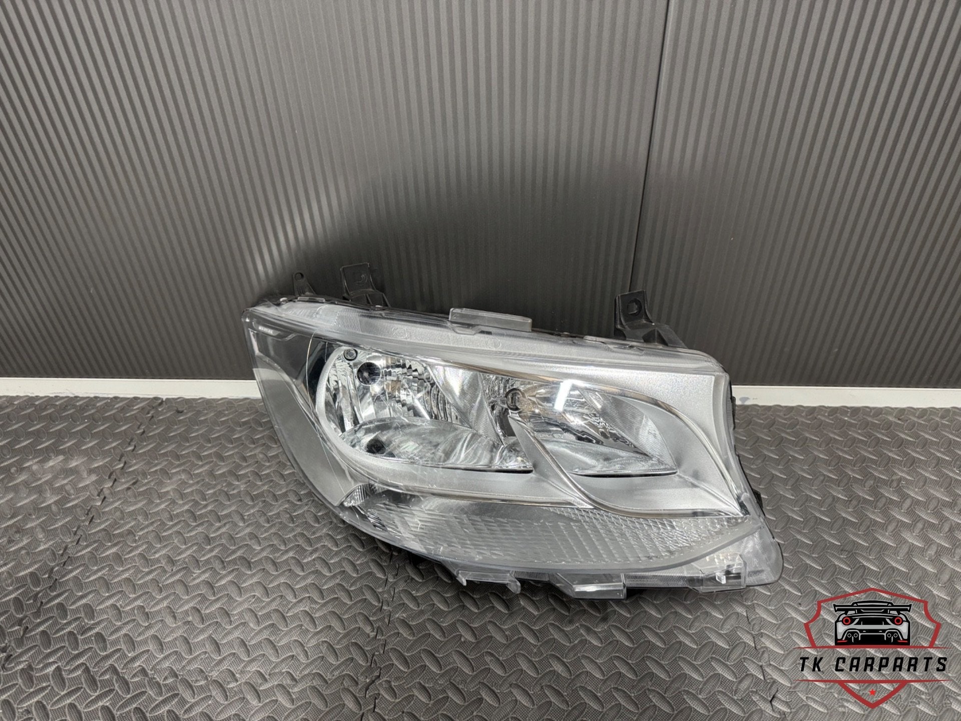Phare halog ne Mercedes Sprinter W907 90139095ac, Autos : Pièces & Accessoires, Mercedes-Benz AG, Mercedes-Benz, Utilisé, Mercedesstrasse 120
70372  Stuttgart, DE