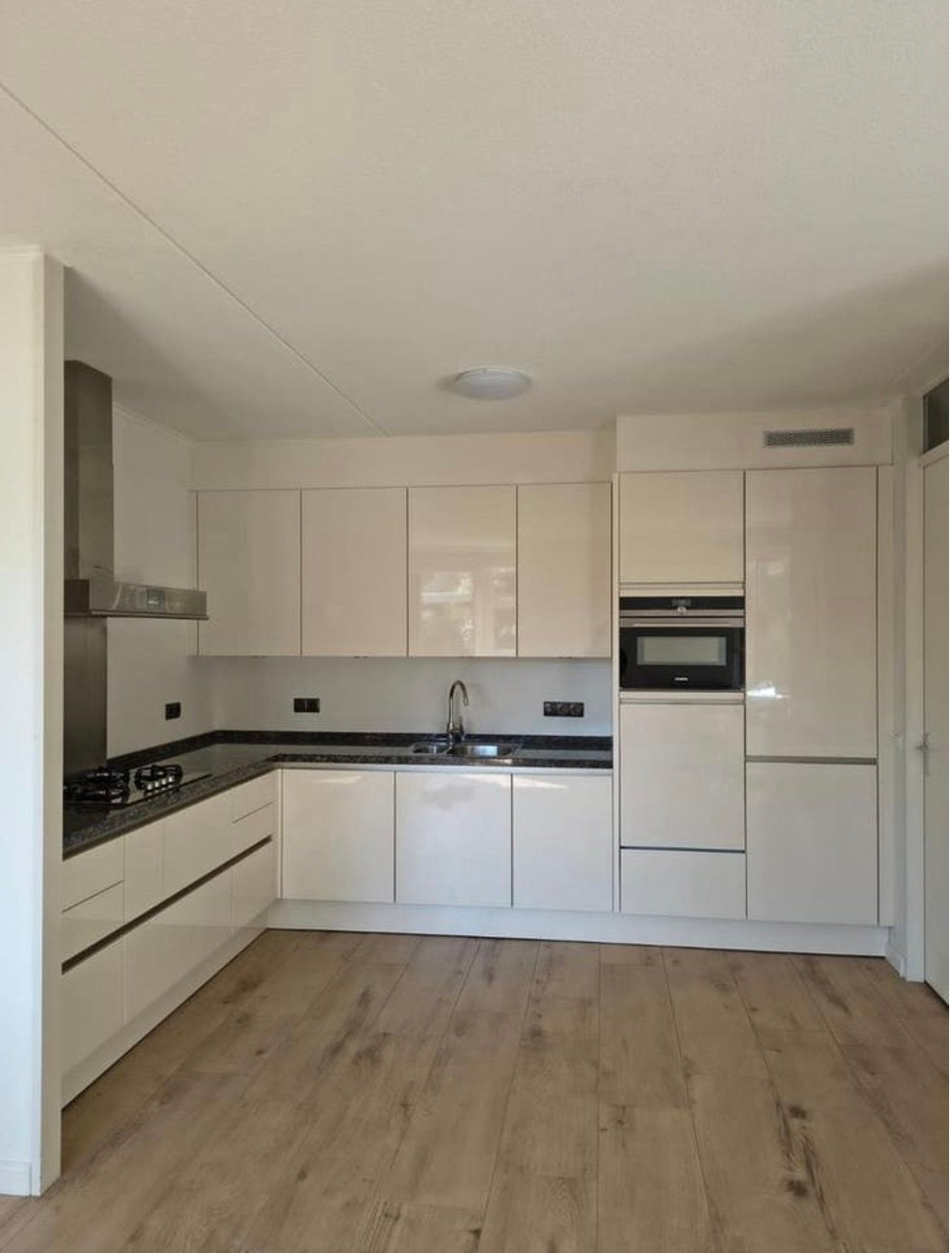 Cuisine siematic avec equipement complete, Enlèvement, Crème, Granit ou Pierre, Sans poignée