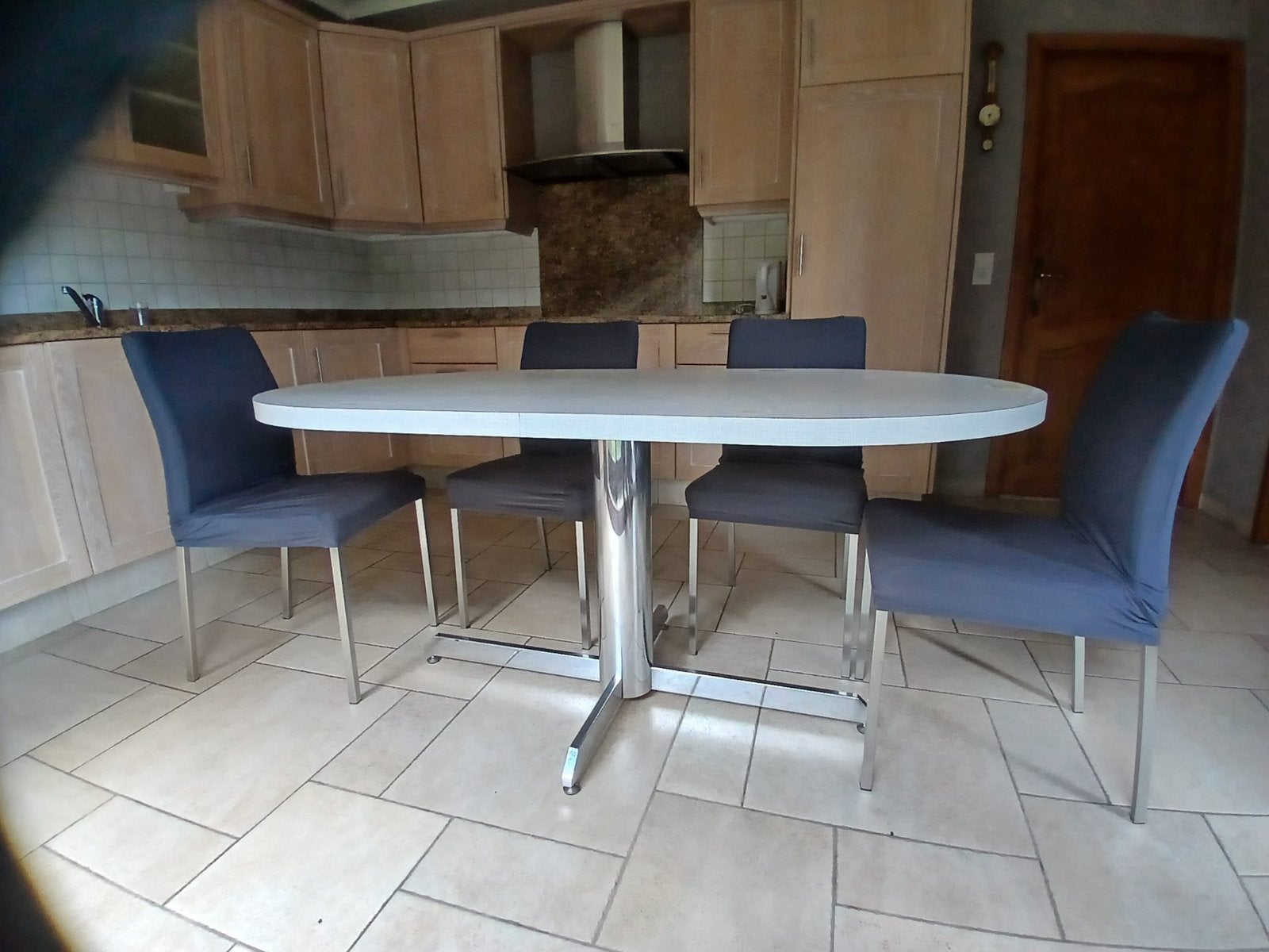 Stevige keukentafel 160 x 90 cm, Ophalen, 50 tot 100 cm, Vijf personen of meer, Ovaal
