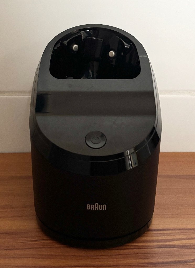 Station de charge et nettoyage à rasoir Braun séries 8 et 9, Electroménager, Enlèvement, Utilisé