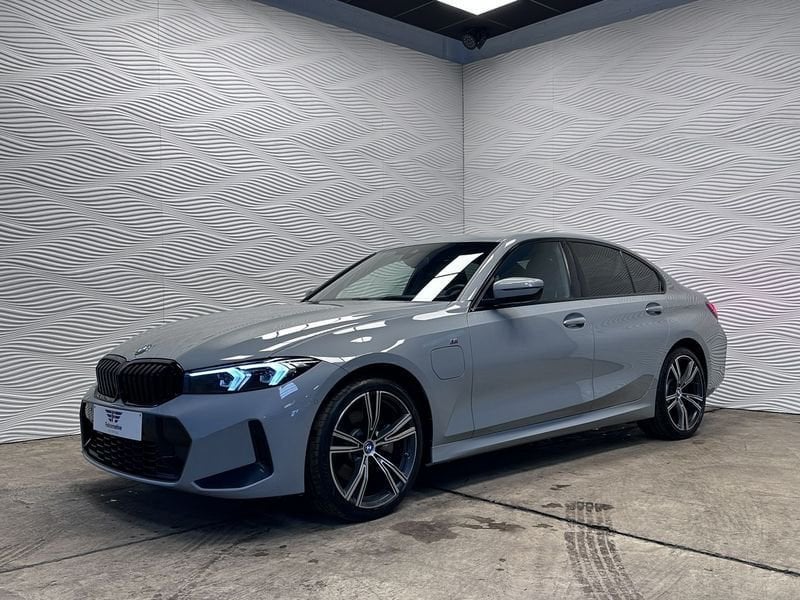 BMW Série 3 320e*PHEV*M-SPORT*HARMAN/K*HUD*LAGE BIV!*, Autos, Argent ou Gris, Achat, 4 portes, Entreprise