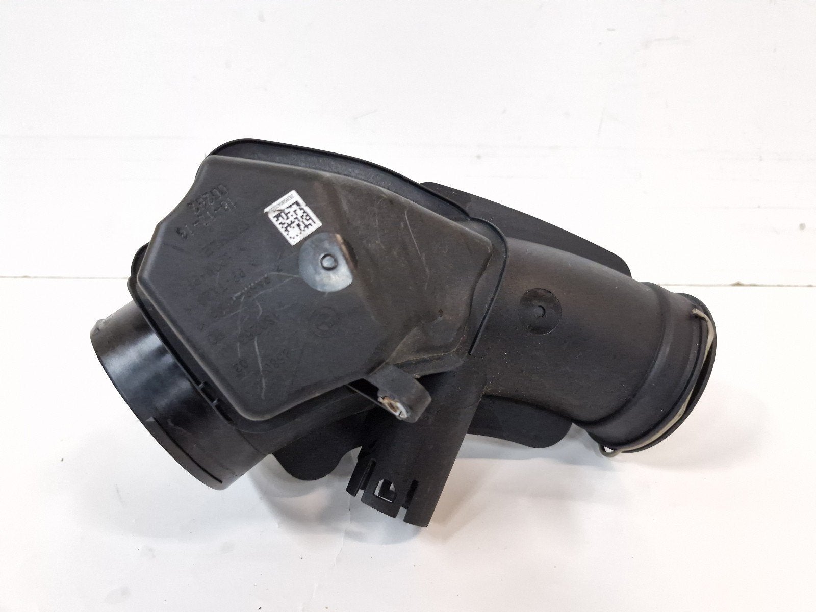 LUCHTINLAAT PIJP G22 G26 G42 3 serie (G20) (13718580432), Gebruikt, BMW, Petuelring 130
80809  München, DE, Bayerische Motoren Werke AG