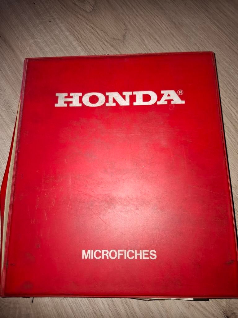 2 klasseurs vol microfiches Honda/Yamaha, Ophalen