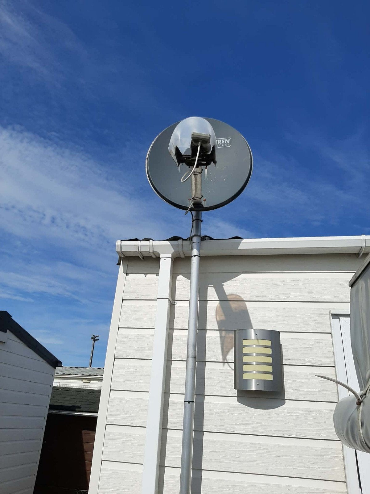 schotel antenne met bakje, Telecommunicatie, Ophalen, Gebruikt, Antenne