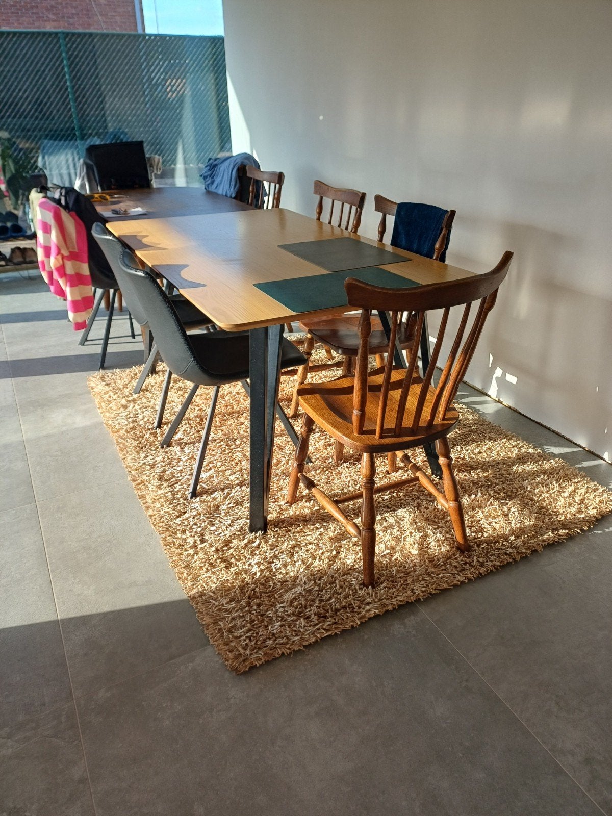 Table en bois avec pieds en métal, comprenant 4 chaises en c, Maison & Meubles, Enlèvement, Utilisé, 150 à 200 cm, 50 à 100 cm