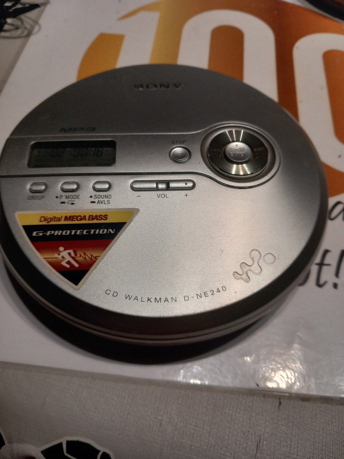 CD Walkman D_NE240 Sony avec casque, TV, Hi-fi & Vidéo, Enlèvement, Walkman ou Baladeur