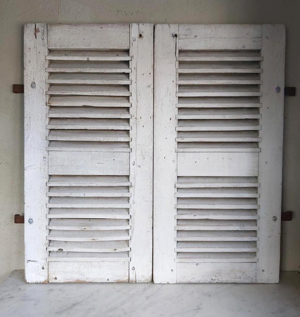 Paar oude houten lamellen / louvre luiken / shutters, Antiek en Kunst, Ophalen