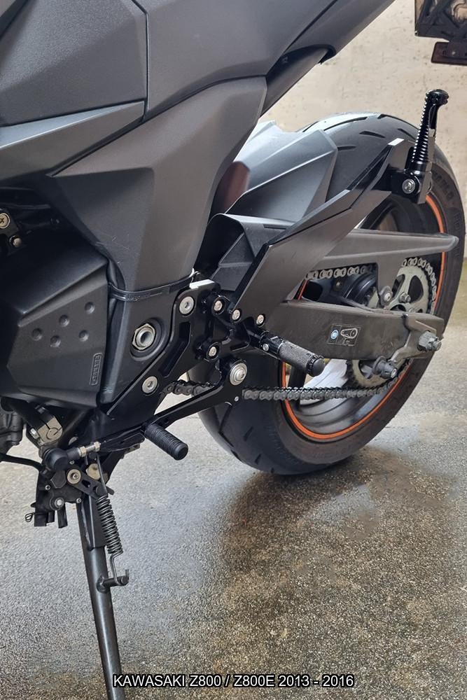 Platine Commandes Reculées KAWASAKI Z800 / Z800E 2013 - 2018, Enlèvement ou Envoi, Neuf