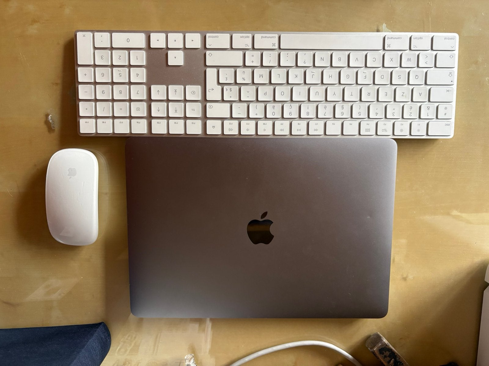 MacBook AI „13" M1 2020, Computers en Software, Toetsenborden, Ophalen, Azerty, Zo goed als nieuw, Touch ID