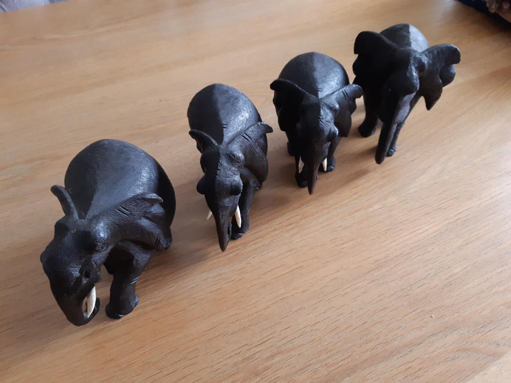 Set van 4 houten beeldjes olifanten, Ophalen, Gebruikt, Dier