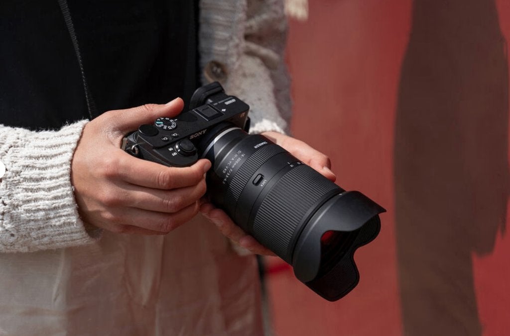 Tamron 18-300mm Sony, Ophalen of Verzenden, Zo goed als nieuw, Standaardlens, Zoom
