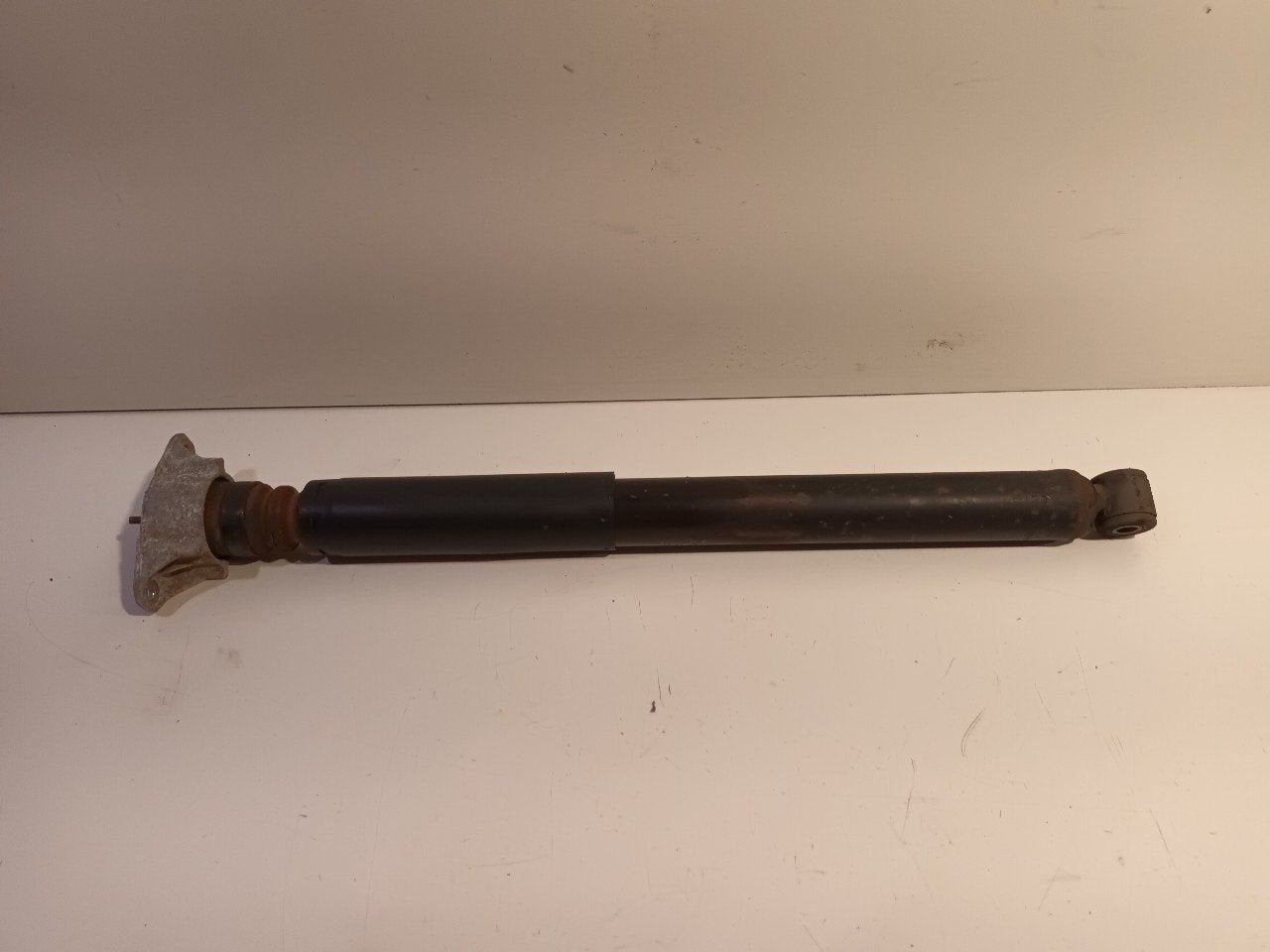 Schokbreker rechts achter Ford Kuga, Onderdelen@venauto.nl, Van der Ven Autorecycling B.V., Ettenseweg 76, 4706 PB Roosendaal, The Netherlands