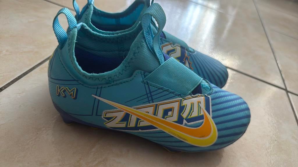 Crampon, chaussure de foot taille 28 (peu porté), Enlèvement, Comme neuf, Chaussures