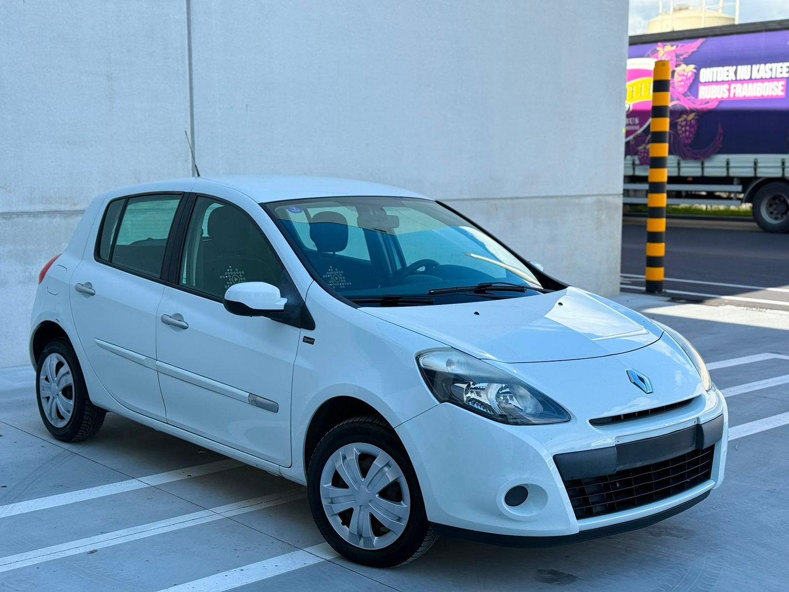 Renault Clio 1.2i 2012 Boîte manuelle à essence 127 000 km, Autos, Euro 5, https://public.car-pass.be/vhr/c3afee18-e768-44ef-94df-0d7e9009467b