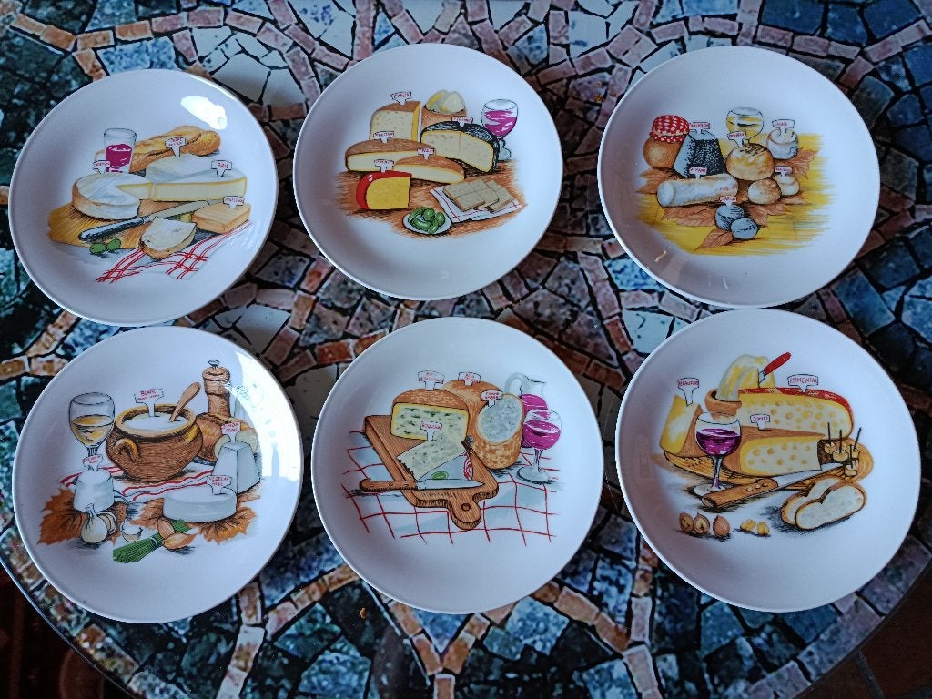 6 assiettes à fromages L'Arc en Ciel, Maison & Meubles, Enlèvement, Comme neuf