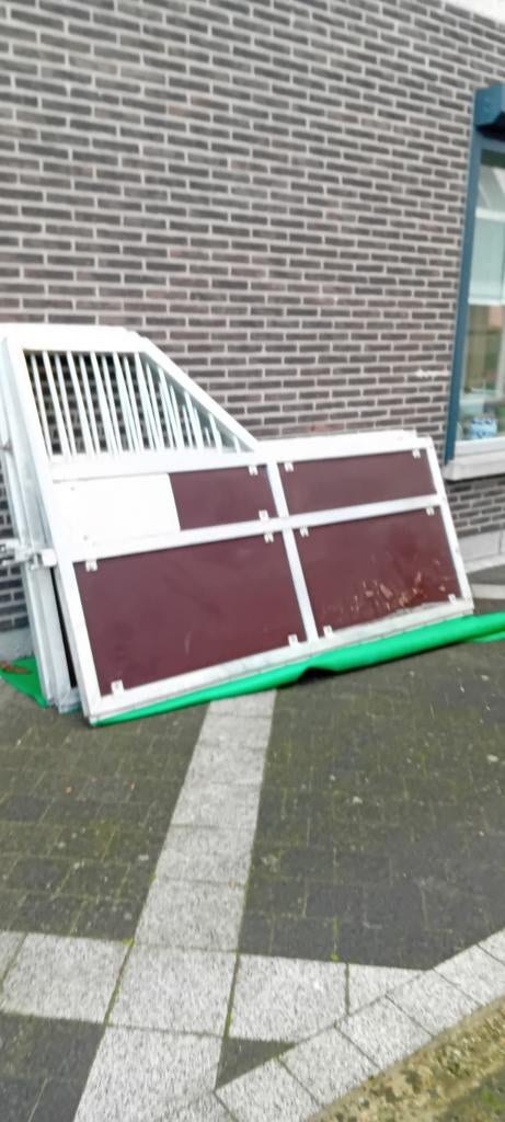 Tussen stukken voor paarden, Enlèvement