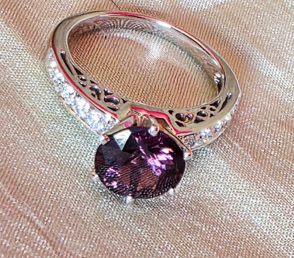 Exclusieve ring met spinel 2,40 kt en diamanten, Bijoux, Sacs & Beauté, Bagues, Enlèvement ou Envoi, Or, Plus petit que 17, Comme neuf