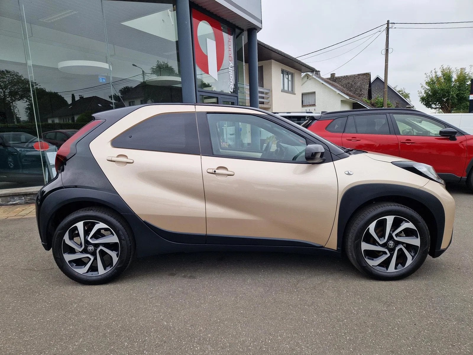 Toyota Aygo Design Automatique (bj 2024, automaat), 4 zetels, Stof, Gebruikt, Overige kleuren