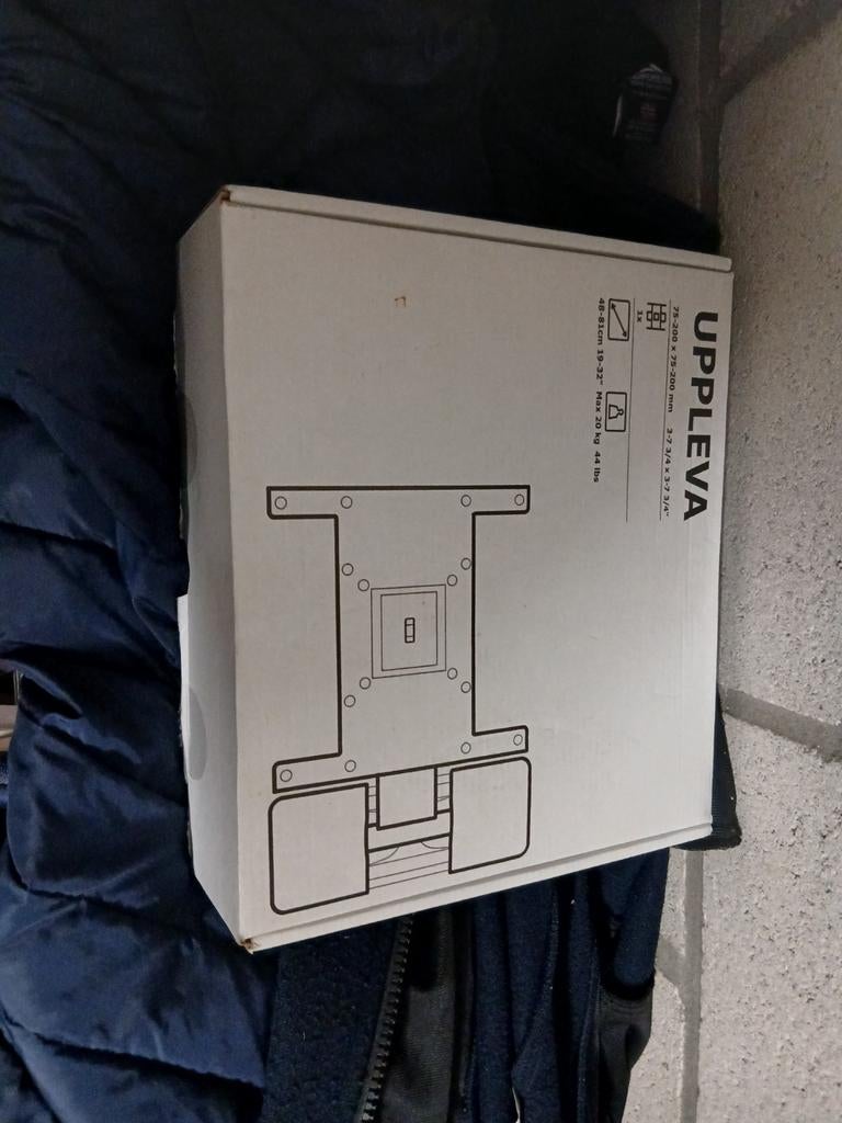 Tv-ophangsysteem (Ikea), Ophalen