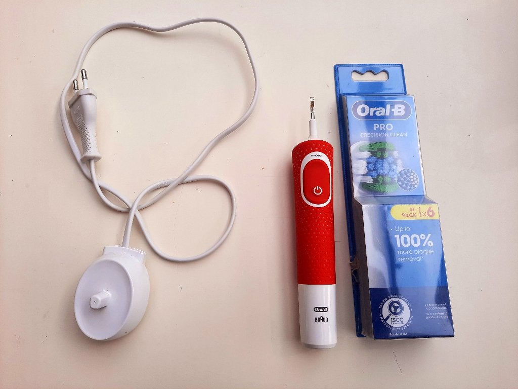 Brosse à dents OralB enfants avec brossettes, Enlèvement, Comme neuf, Brosse à dents
