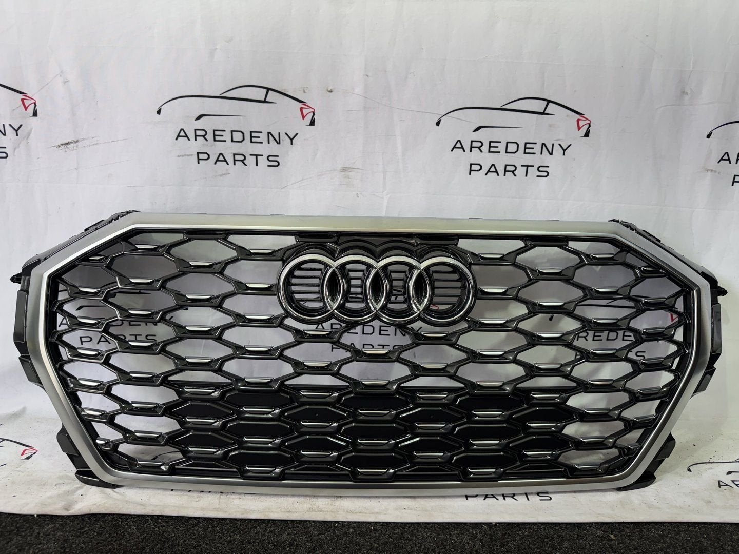 Audi Q3 83A 83F F3 S-Line Grille Grill Dark Chrome 83F853651, Gebruikt, -, -, -