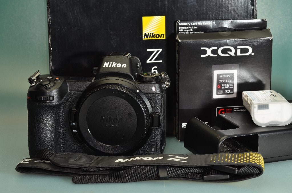Boîtier Nikon Z6 2200 clics + Sony XQD32 Go + 2ème accu, Stabilisation d'image, Enlèvement ou Envoi, Comme neuf, Appareil photo hybride