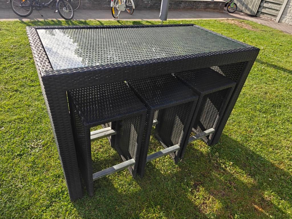 Hoge tafel met 6 krukken, Ophalen