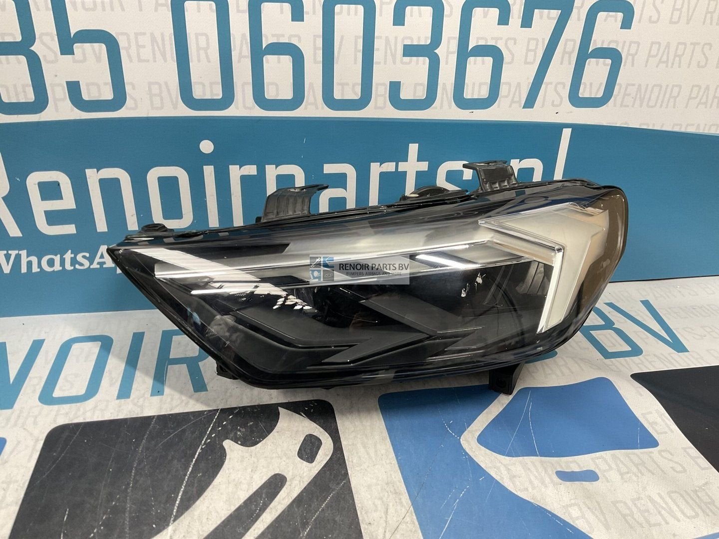Koplamp Audi A1 82A Full Led 82A941033D Links 2-i40-4719N, -, Utilisé, -, Enlèvement ou Envoi