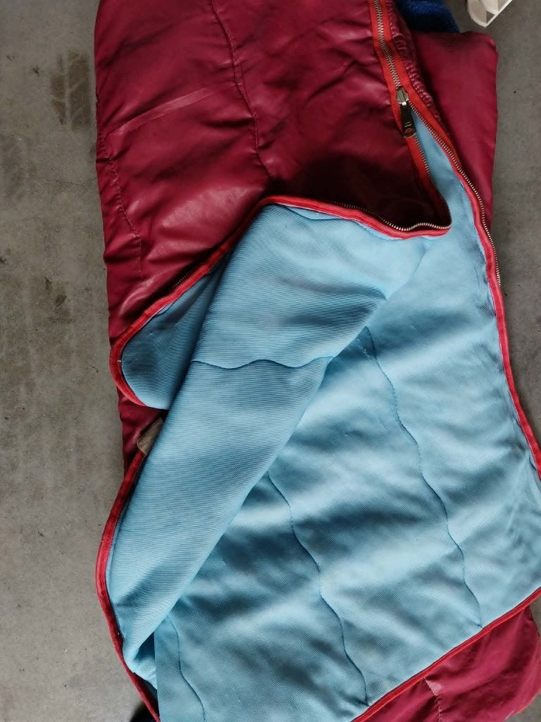 Slaapzak één persoon in gebruikte staat wel lekker warm, Ophalen, Gebruikt