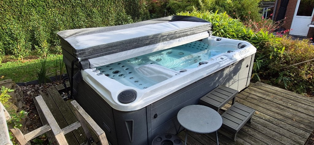 jacuzzi pour 7 personnes en excellent état, Ophalen, Gebruikt, Afdekzeil, Vast