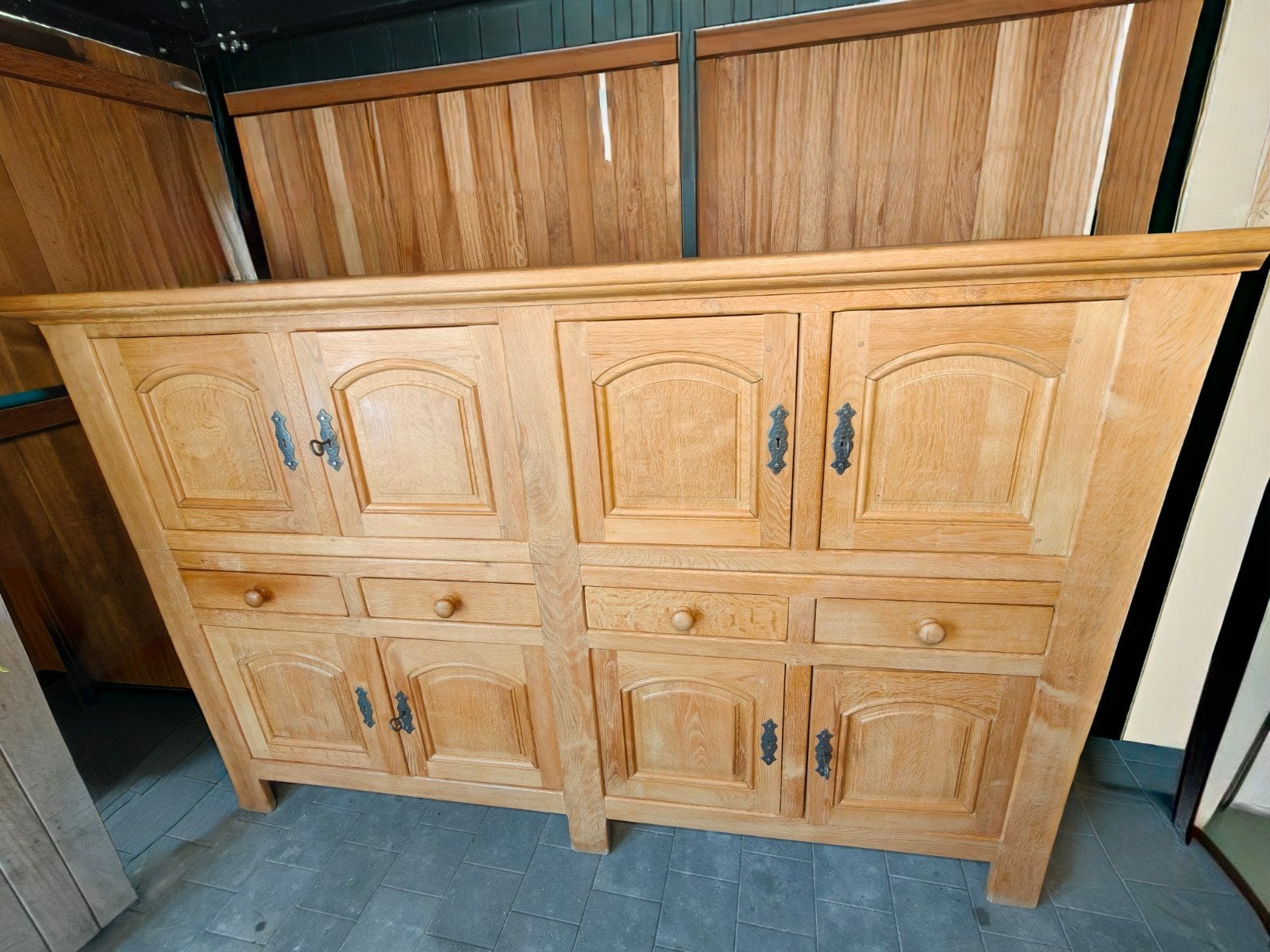 Eiken Kast, Ophalen