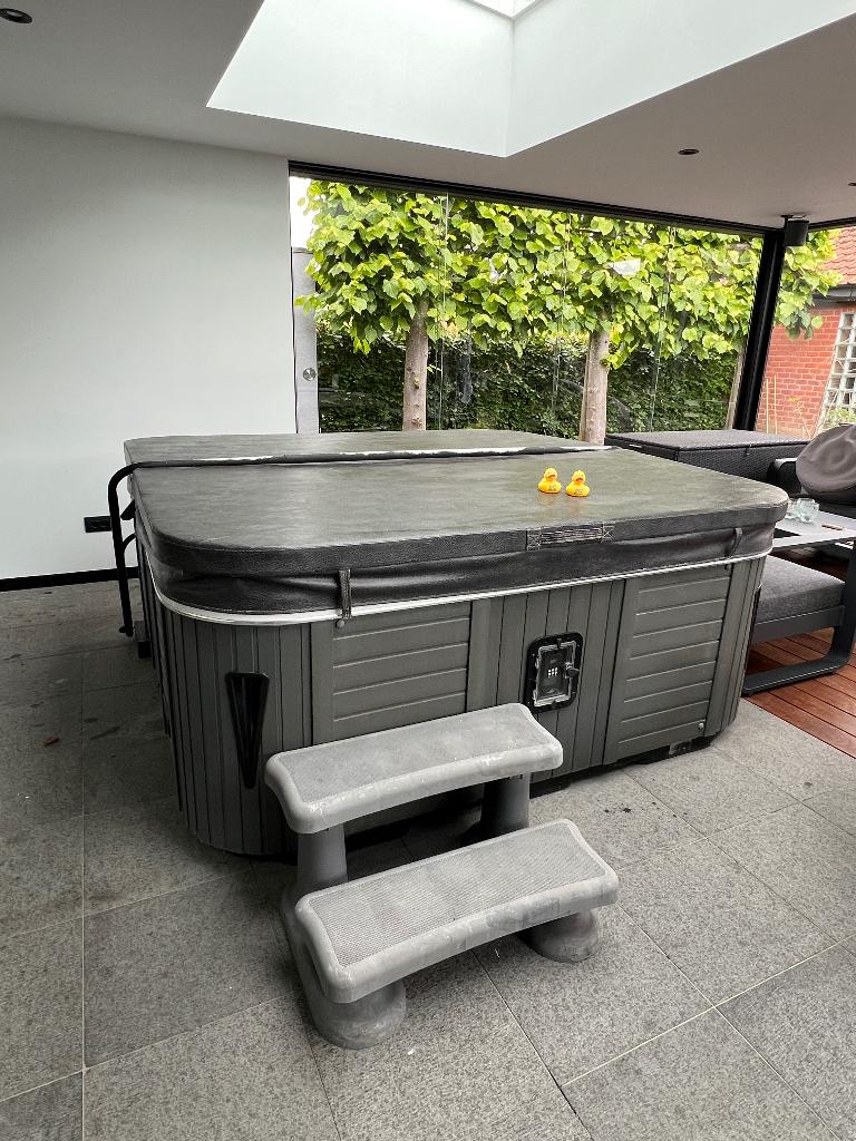 Jacuzzi Balboa sturing - 5 personen, Jardin & Terrasse, Bains à remous et Spas, Comme neuf, Fixé, Couverture, Filtre, Pompe, Escalier