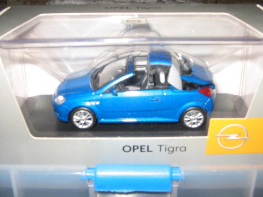 opel modelauto's op 1/43, Hobby en Vrije tijd, Modelauto's | 1:43, Ophalen of Verzenden, Nieuw, Auto, Overige merken