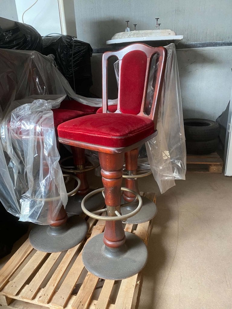 4 Old school Irish pub stoelen, Huis en Inrichting, Barkrukken, Ophalen, Gebruikt, Met voetsteun, 60 tot 90 cm