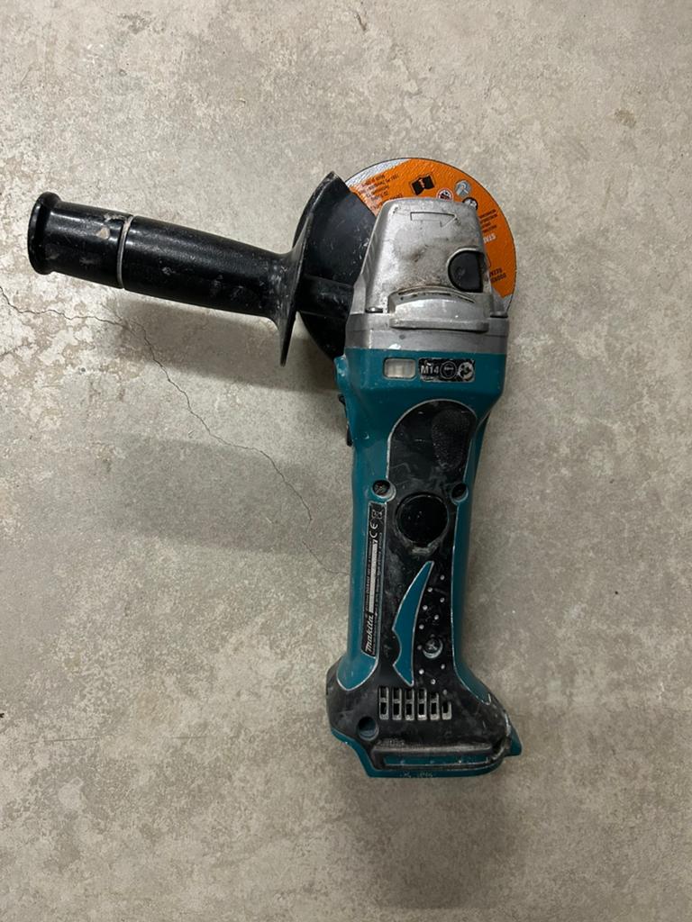 Slijpmachine Makita 18v, Doe-het-zelf en Bouw, Gereedschap | Slijpmachines, Ophalen, Gebruikt, Haakse handslijpmachine